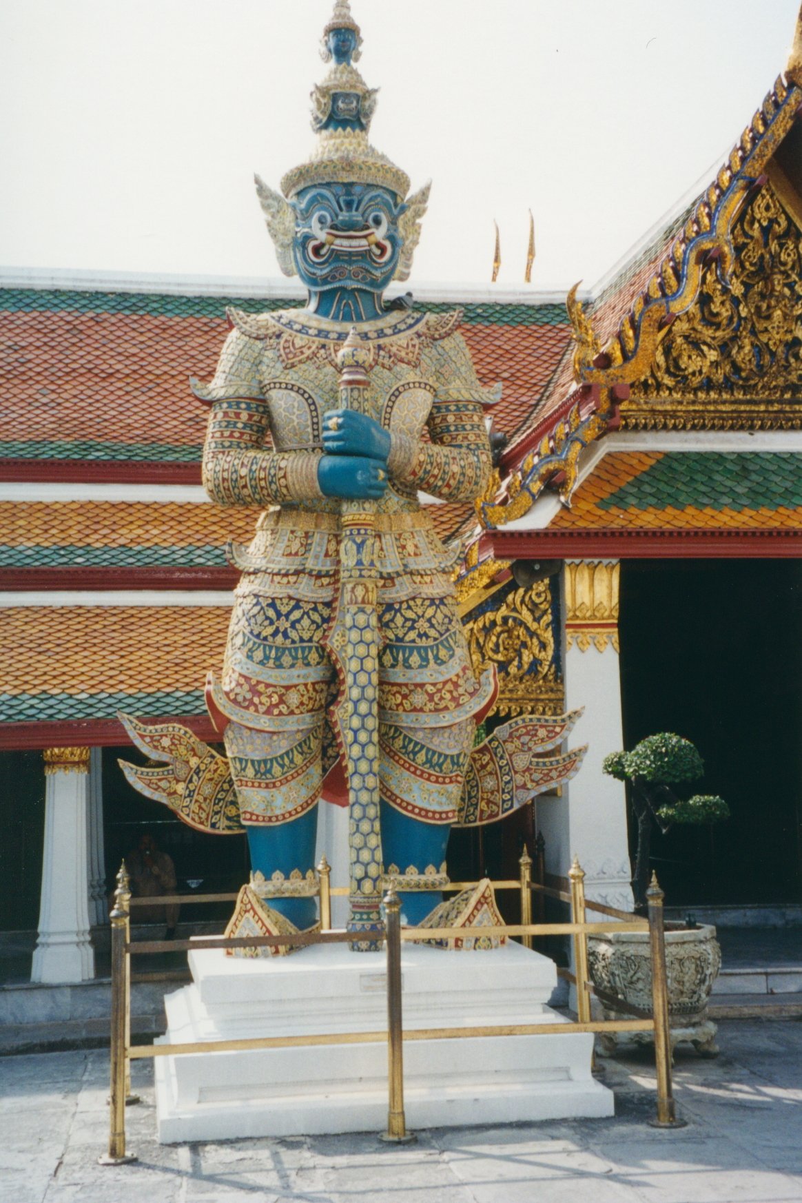 거대한 수호신상 (Yakshas / Giant Guardians)